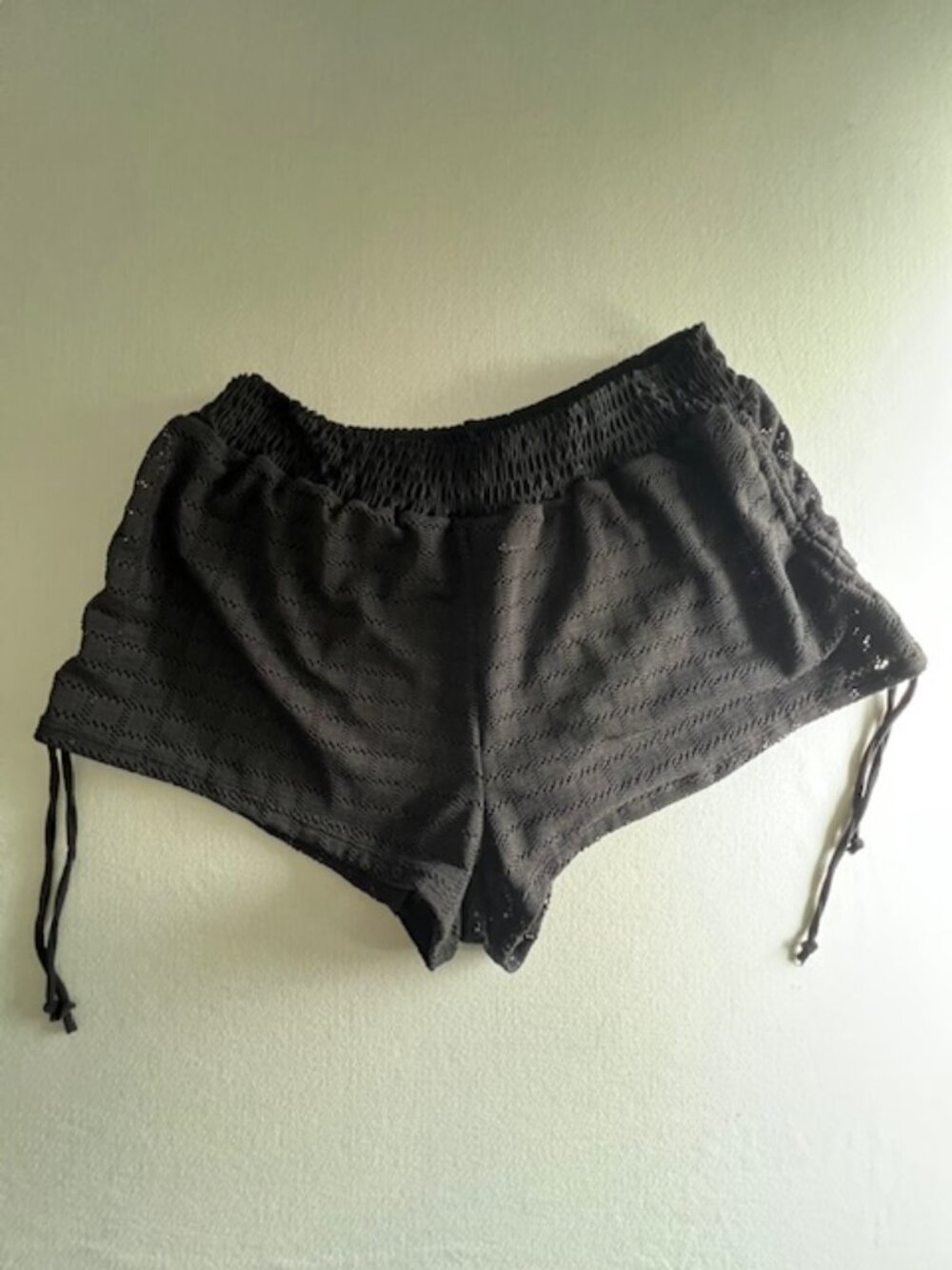 EUC NO BOUNDARIES Black crochet or lace knit beach cover-up shorts Size XL 16/18